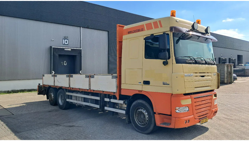 DAF XF 105 410 Spacecab 6x2 Euro 5 - Camion plateau: photos 3 DAF XF 105 410 Spacecab 6x2 Euro 5 - Camion plateau: photos 3