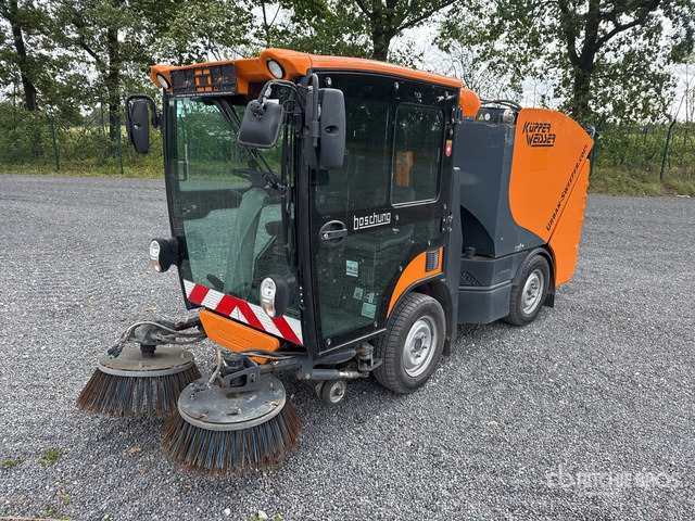 2016 Boschung S2 Urban Sweeper Truck - Balayeuse de voirie: photos 2 2016 Boschung S2 Urban Sweeper Truck - Balayeuse de voirie: photos 2