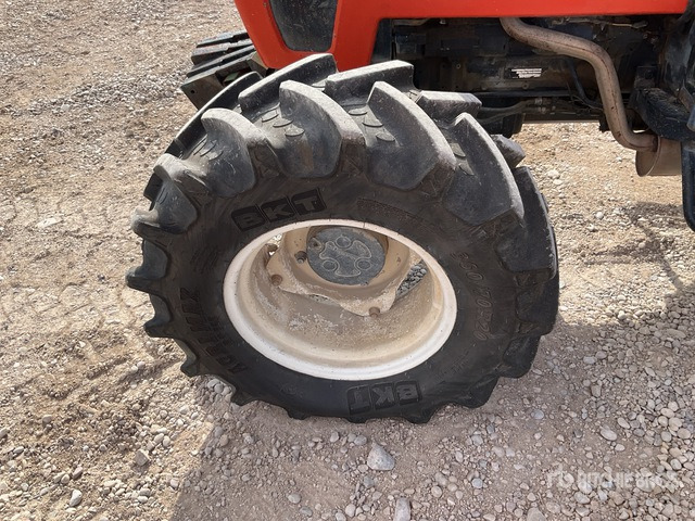 2001 Valtra 3500-4C 4WD Tractor - Tracteur agricole: photos 5 2001 Valtra 3500-4C 4WD Tractor - Tracteur agricole: photos 5