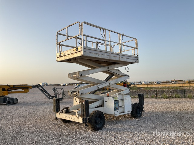 2004 Haulotte H12SX 4x4 Scissor Lift - Nacelle ciseaux: photos 1 2004 Haulotte H12SX 4x4 Scissor Lift - Nacelle ciseaux: photos 1