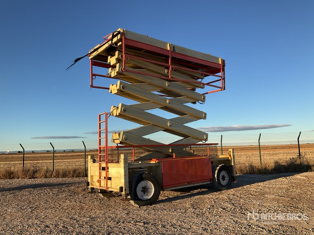 2005 JLG 245-25 4x4 Diesel Scissor Lift - Nacelle ciseaux: photos 1 2005 JLG 245-25 4x4 Diesel Scissor Lift - Nacelle ciseaux: photos 1