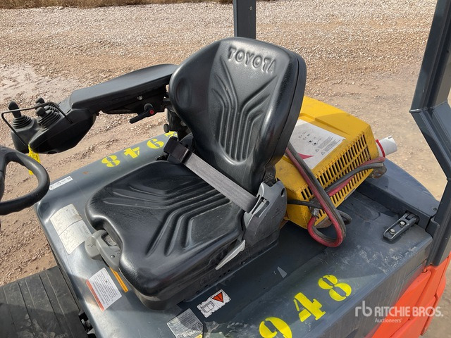 2014 Toyota 8FBMKT25 Forklift - Chariot élévateur: photos 3 2014 Toyota 8FBMKT25 Forklift - Chariot élévateur: photos 3