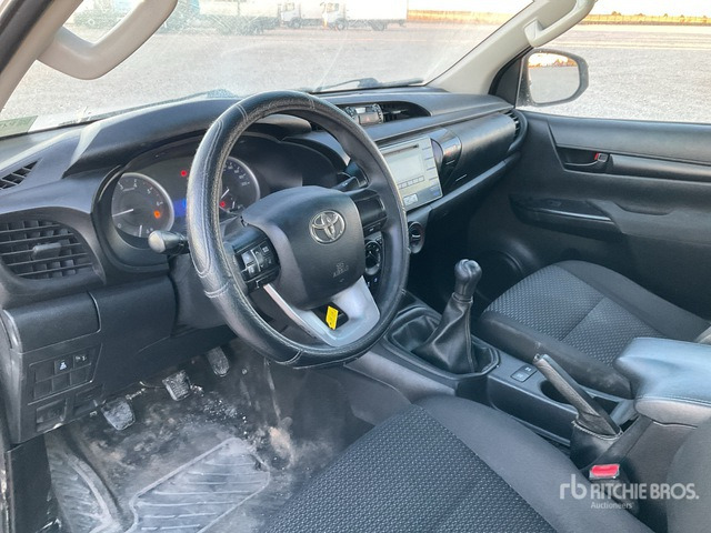 2017 Toyota Hilux 4x4 Crew Cab Pickup - Pick-up: photos 5 2017 Toyota Hilux 4x4 Crew Cab Pickup - Pick-up: photos 5