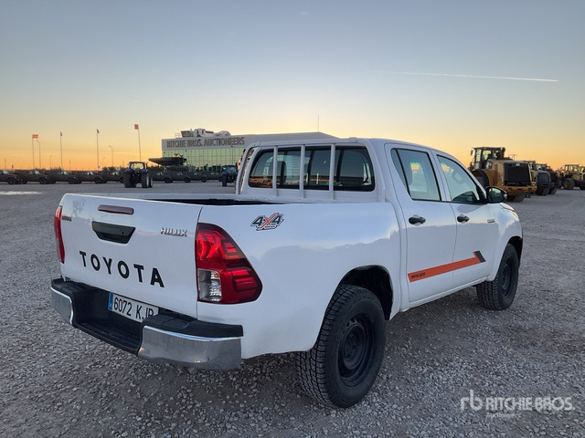 2017 Toyota Hilux 4x4 Crew Cab Pickup - Pick-up: photos 3 2017 Toyota Hilux 4x4 Crew Cab Pickup - Pick-up: photos 3