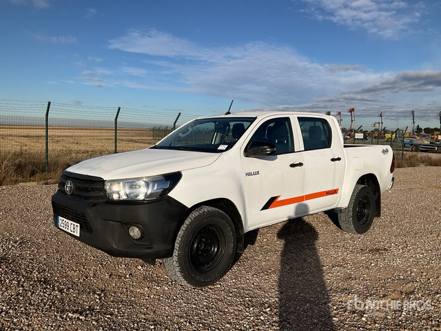 2019 Toyota Hilux 4x4 Crew Cab Pickup - Pick-up: photos 1 2019 Toyota Hilux 4x4 Crew Cab Pickup - Pick-up: photos 1