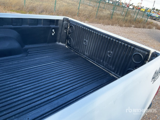 2019 Toyota Hilux 4x4 Crew Cab Pickup - Pick-up: photos 4 2019 Toyota Hilux 4x4 Crew Cab Pickup - Pick-up: photos 4