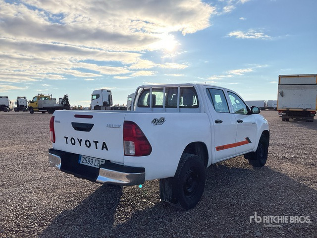 2019 Toyota Hilux 4x4 Crew Cab Pickup - Pick-up: photos 3 2019 Toyota Hilux 4x4 Crew Cab Pickup - Pick-up: photos 3