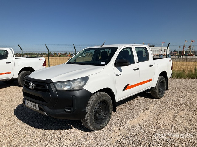 2020 Toyota Hilux 4x4 Crew Cab Pickup - Pick-up: photos 1 2020 Toyota Hilux 4x4 Crew Cab Pickup - Pick-up: photos 1