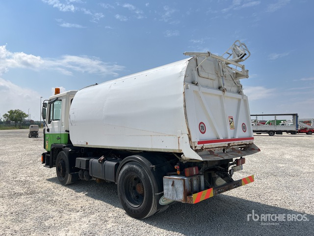 1989 MAN 15.192 Sweeper Truck - Balayeuse de voirie: photos 4 1989 MAN 15.192 Sweeper Truck - Balayeuse de voirie: photos 4