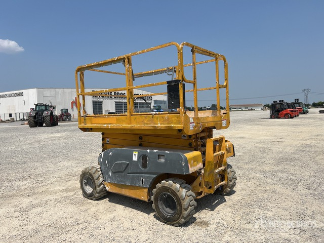 2006 Haulotte Compact 12RTE (Inoperable) Scissor Lift - Nacelle ciseaux: photos 3 2006 Haulotte Compact 12RTE (Inoperable) Scissor Lift - Nacelle ciseaux: photos 3