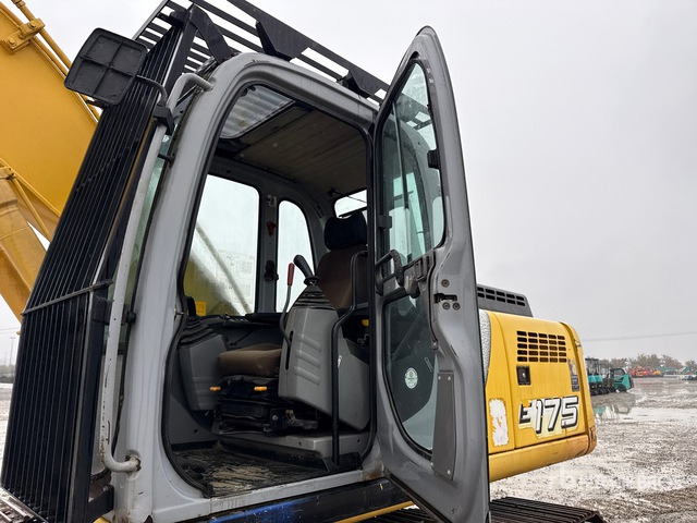 2006 New Holland E175 Tracked Excavator - Pelle sur chenille: photos 5 2006 New Holland E175 Tracked Excavator - Pelle sur chenille: photos 5