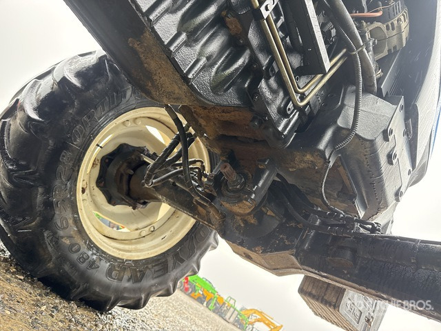 2008 New Holland TS135A Plus 4WD Tractor - Tracteur agricole: photos 5 2008 New Holland TS135A Plus 4WD Tractor - Tracteur agricole: photos 5