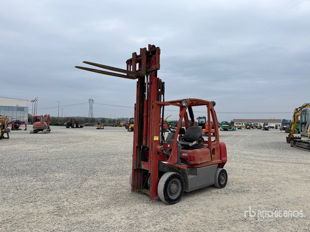 2009 Nissan Y1D2A250 2250 kg Forklift - Chariot élévateur diesel: photos 1 2009 Nissan Y1D2A250 2250 kg Forklift - Chariot élévateur diesel: photos 1