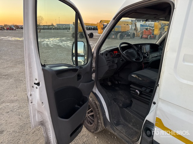 2013 Iveco Daily Van Truck - Camion fourgon: photos 4 2013 Iveco Daily Van Truck - Camion fourgon: photos 4