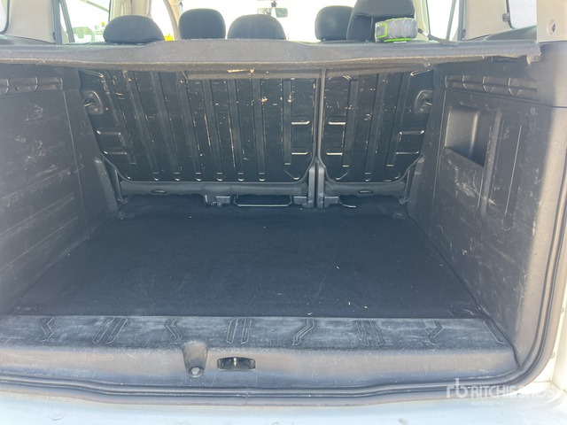 2013 Peugeot Partner Tepee Van Truck - Fourgon utilitaire: photos 5 2013 Peugeot Partner Tepee Van Truck - Fourgon utilitaire: photos 5