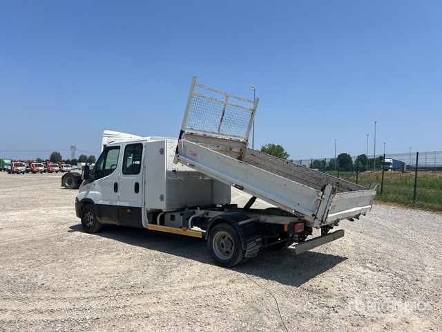 2015 Iveco Daily 35C13 Crew Cab Dump Truck: Light Duty - Utilitaire benne: photos 4 2015 Iveco Daily 35C13 Crew Cab Dump Truck: Light Duty - Utilitaire benne: photos 4