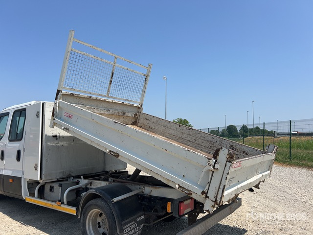 2015 Iveco Daily 35C13 Crew Cab Dump Truck: Light Duty - Utilitaire benne: photos 5 2015 Iveco Daily 35C13 Crew Cab Dump Truck: Light Duty - Utilitaire benne: photos 5