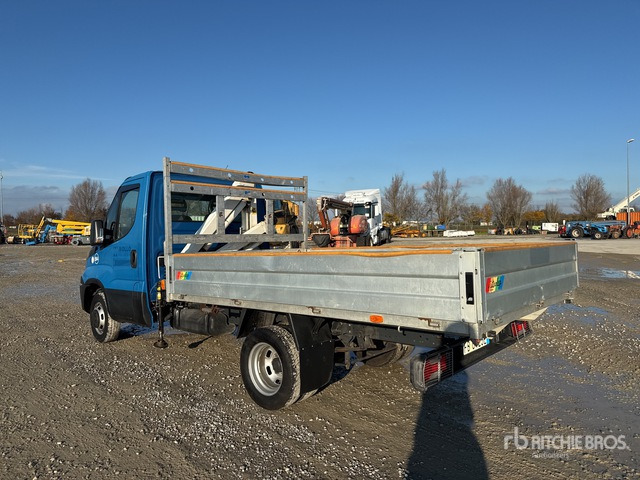 2016 Iveco 35C11 2016 Bonfiglioli P2300 L/2SI on ... Flatbed Truck with Crane - Utilitaire plateau: photos 5 2016 Iveco 35C11 2016 Bonfiglioli P2300 L/2SI on ... Flatbed Truck with Crane - Utilitaire plateau: photos 5