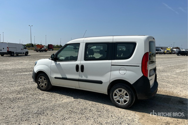 2018 Fiat Doblo COMBI 1.3 MJT 16V SX N1 Van Truck - Fourgon utilitaire: photos 3 2018 Fiat Doblo COMBI 1.3 MJT 16V SX N1 Van Truck - Fourgon utilitaire: photos 3