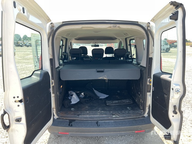 2018 Fiat Doblo COMBI 1.3 MJT 16V SX N1 Van Truck - Fourgon utilitaire: photos 5 2018 Fiat Doblo COMBI 1.3 MJT 16V SX N1 Van Truck - Fourgon utilitaire: photos 5