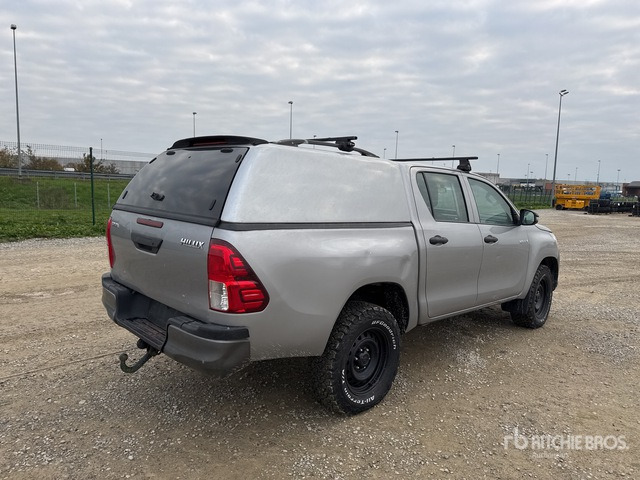 2019 Toyota Hilux Crew Cab Pickup - Pick-up: photos 3 2019 Toyota Hilux Crew Cab Pickup - Pick-up: photos 3