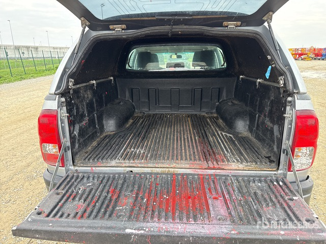 2019 Toyota Hilux Crew Cab Pickup - Pick-up: photos 5 2019 Toyota Hilux Crew Cab Pickup - Pick-up: photos 5