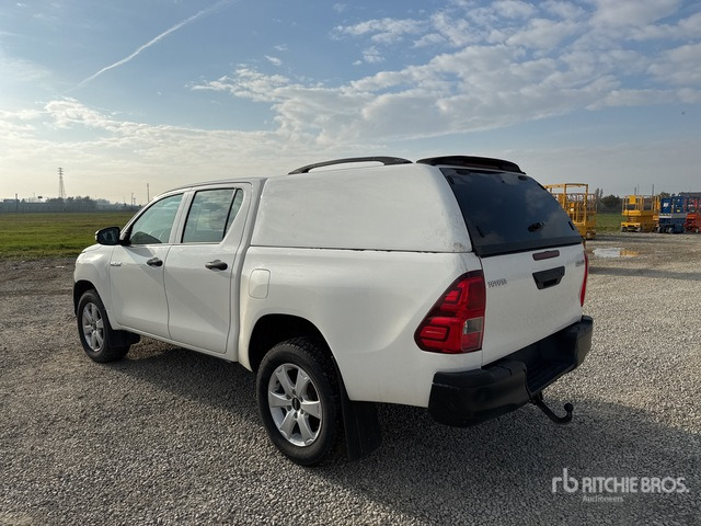 2020 Toyota Hilux Crew Cab Pickup - Pick-up: photos 4 2020 Toyota Hilux Crew Cab Pickup - Pick-up: photos 4