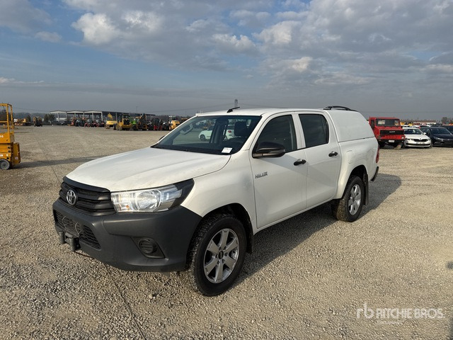 2020 Toyota Hilux Crew Cab Pickup - Pick-up: photos 1 2020 Toyota Hilux Crew Cab Pickup - Pick-up: photos 1