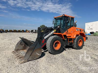 DOOSAN DL-250-5 - Chargeuse sur pneus: photos 1 DOOSAN DL-250-5 - Chargeuse sur pneus: photos 1