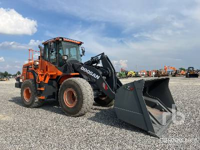 DOOSAN DL300-5 - Chargeuse sur pneus: photos 4 DOOSAN DL300-5 - Chargeuse sur pneus: photos 4