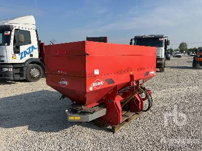 KUHN MDS1131 - Distributeur d'engrais: photos 1 KUHN MDS1131 - Distributeur d'engrais: photos 1