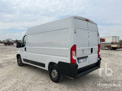 PEUGEOT BOXER 335 L3H2 2.2 BLUEHDI 140CV SeS ... - Camion fourgon: photos 2 PEUGEOT BOXER 335 L3H2 2.2 BLUEHDI 140CV SeS ... - Camion fourgon: photos 2