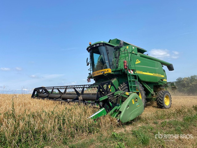 2004 John Deere 9660 WTS Hillmaster II with header and header trailer ... Combine Harvester - Moissonneuse-batteuse: photos 1 2004 John Deere 9660 WTS Hillmaster II with header and header trailer ... Combine Harvester - Moissonneuse-batteuse: photos 1