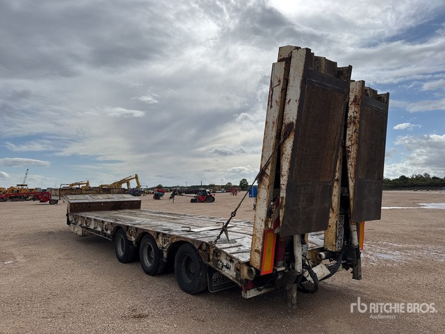 2007 Castera SRPE 53 Tri/A Semi-Remorque Porte-Engin ... Lowboy Trailer - Semi-remorque surbaissé: photos 4 2007 Castera SRPE 53 Tri/A Semi-Remorque Porte-Engin ... Lowboy Trailer - Semi-remorque surbaissé: photos 4