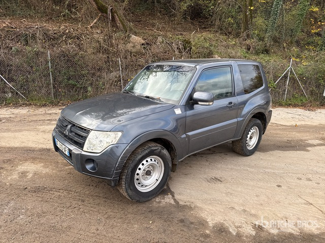 2010 Mitsubishi Pajero 4x4 (Inoperable) SUV - SUV: photos 1 2010 Mitsubishi Pajero 4x4 (Inoperable) SUV - SUV: photos 1