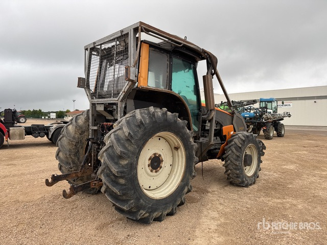 2012 Valtra T121 Tracteur Agricole (Inoperable) 4WD Tractor - Tracteur agricole: photos 4 2012 Valtra T121 Tracteur Agricole (Inoperable) 4WD Tractor - Tracteur agricole: photos 4