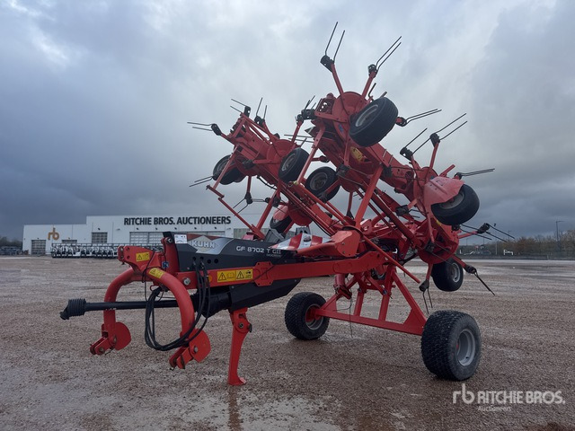 2013 Kuhn GF 8702 TG2 8.7 m Semi-Mount 8 Rotor Faneuse Hay Tedder - Faneuse: photos 1 2013 Kuhn GF 8702 TG2 8.7 m Semi-Mount 8 Rotor Faneuse Hay Tedder - Faneuse: photos 1