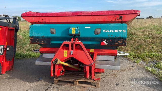 2013 Sulky X40+ 36 m 3-Point 4000 L Fertilizer Spreader - Broyeur/ Épareuse: photos 1 2013 Sulky X40+ 36 m 3-Point 4000 L Fertilizer Spreader - Broyeur/ Épareuse: photos 1