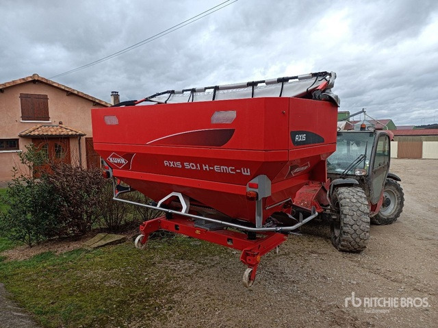 2014 Kuhn Axis 50.1 HEMC W 42 m 3-Point 4000 L Fertilizer Spreader - Broyeur/ Épareuse: photos 2 2014 Kuhn Axis 50.1 HEMC W 42 m 3-Point 4000 L Fertilizer Spreader - Broyeur/ Épareuse: photos 2