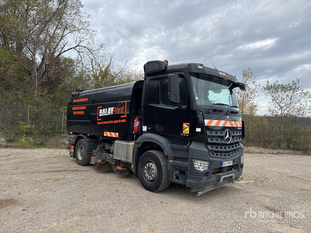 2016 Mercedes-Benz Arocs 2015 BalHydro BH9126 on Balayeuse Sweeper Truck - Balayeuse de voirie: photos 1 2016 Mercedes-Benz Arocs 2015 BalHydro BH9126 on Balayeuse Sweeper Truck - Balayeuse de voirie: photos 1