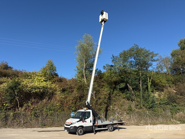 2019 Iveco Daily 2018 Klubb KT48 16 m on 4x2 Cam ... Bucket Truck - Camion avec nacelle: photos 3 2019 Iveco Daily 2018 Klubb KT48 16 m on 4x2 Cam ... Bucket Truck - Camion avec nacelle: photos 3