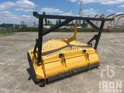 RABAUD XYLOR 2000/200 3-Point Hitch Broyeur Forestier - Broyeur de végétaux: photos 3 RABAUD XYLOR 2000/200 3-Point Hitch Broyeur Forestier - Broyeur de végétaux: photos 3