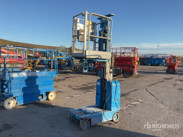 2005 Genie GR15 Vertical Mast Lift - Nacelle à mât vertical: photos 2 2005 Genie GR15 Vertical Mast Lift - Nacelle à mât vertical: photos 2