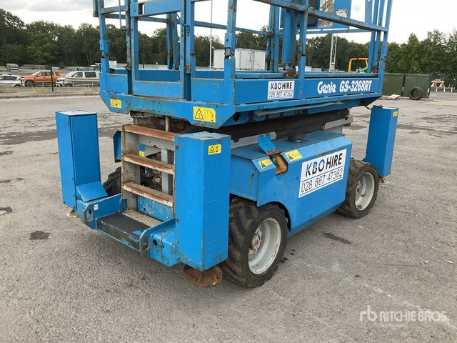 2008 Genie GS3268 4x4 Diesel Scissor Lift - Nacelle ciseaux: photos 5 2008 Genie GS3268 4x4 Diesel Scissor Lift - Nacelle ciseaux: photos 5