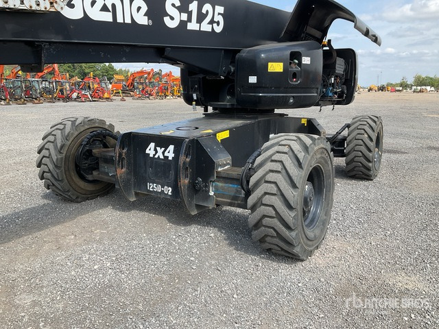 2009 Genie S125 4WD Diesel Articulating Boom Lift - Nacelle articulée: photos 5 2009 Genie S125 4WD Diesel Articulating Boom Lift - Nacelle articulée: photos 5
