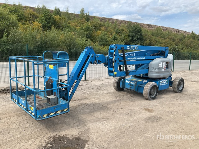 2011 Genie Z45/28 2WD Hybrid Articulating Boom Lift - Nacelle articulée: photos 1 2011 Genie Z45/28 2WD Hybrid Articulating Boom Lift - Nacelle articulée: photos 1