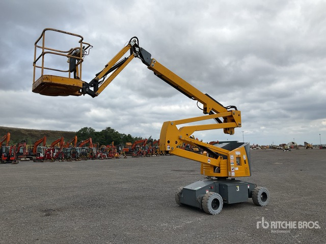 2013 Haulotte HA15IP 2WD Electric Articulating Boom Lift - Nacelle articulée: photos 1 2013 Haulotte HA15IP 2WD Electric Articulating Boom Lift - Nacelle articulée: photos 1