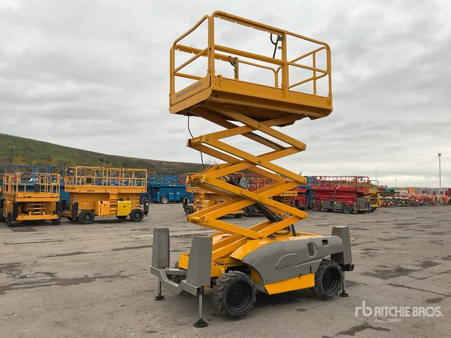 2014 Haulotte Compact 10DX 4x4 Diesel Scissor Lift - Nacelle ciseaux: photos 1 2014 Haulotte Compact 10DX 4x4 Diesel Scissor Lift - Nacelle ciseaux: photos 1