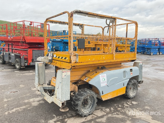 2014 Haulotte Compact 10DX 4x4 Diesel Scissor Lift - Nacelle ciseaux: photos 2 2014 Haulotte Compact 10DX 4x4 Diesel Scissor Lift - Nacelle ciseaux: photos 2