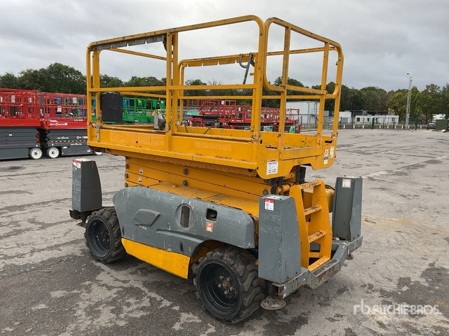 2014 Haulotte Compact12DX 4x4 Diesel Scissor Lift - Nacelle ciseaux: photos 3 2014 Haulotte Compact12DX 4x4 Diesel Scissor Lift - Nacelle ciseaux: photos 3
